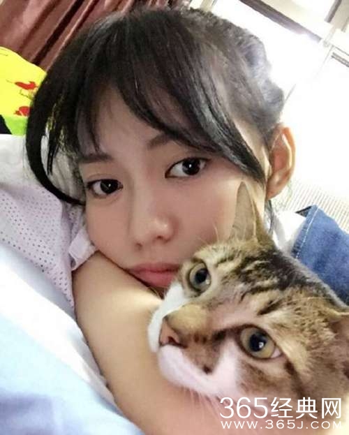 焦恩俊为女儿庆生 大眼美人气质出众颜值高