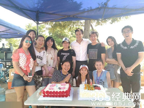 人气火爆 陈晓东粉丝为其片场庆生