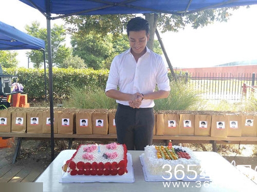 人气火爆 陈晓东粉丝为其片场庆生