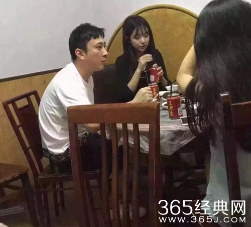 爆料 王思聪偏爱乖巧女 不喜女伴泡夜店