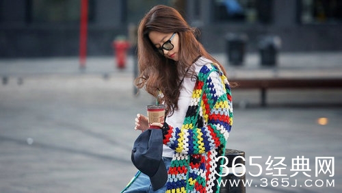 刘亦菲蒙特利尔逆光玩街拍 一反高冷常态