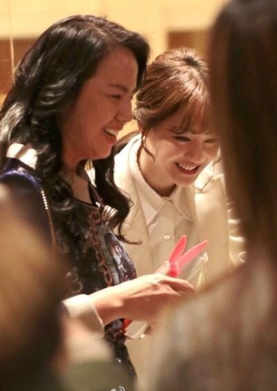 郑爽近照曝光 手指形状暴瘦崎岖