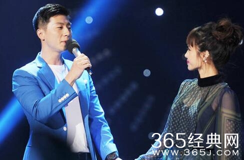 马龙和偶像蔡依林同台录节目 一脸幸福