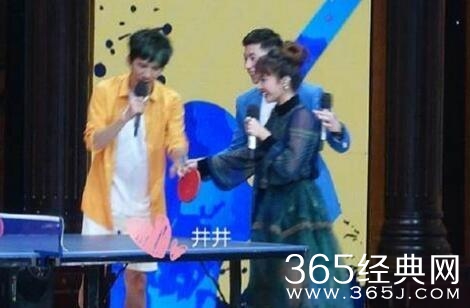 马龙和偶像蔡依林同台录节目 一脸幸福