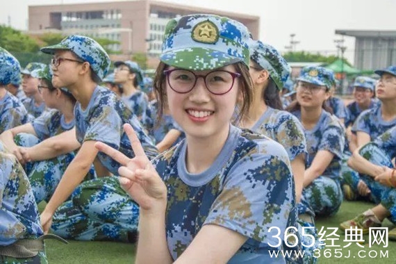 广州各大高校大一颜值爆表女生军训组图