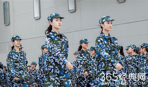 广州各大高校大一颜值爆表女生军训组图