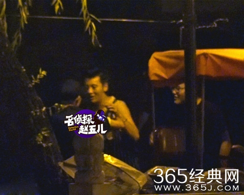 张一山当街猛亲男友人 回应:哥们间的玩闹