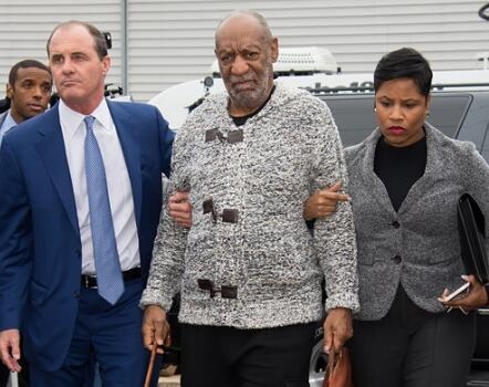 79岁非裔男星被控性侵案将审 13女或上庭指证