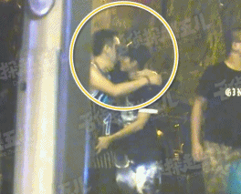 张一山当街猛亲男友人 回应:哥们间的玩闹