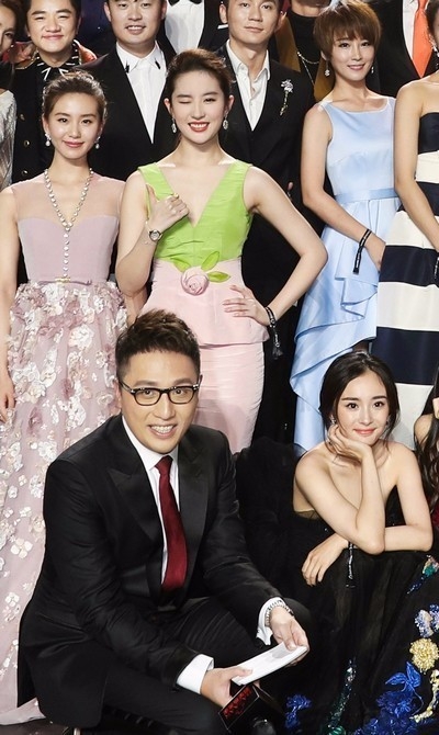 “仙剑三美”合体亮相 杨幂刘诗诗破不合传闻