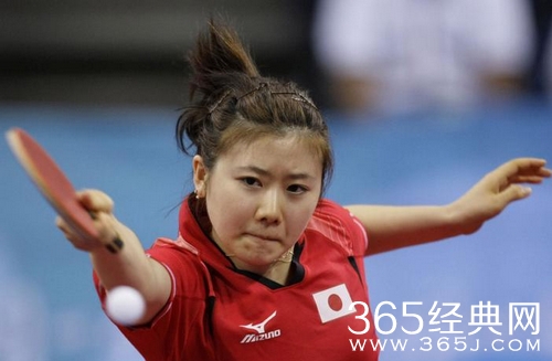 福原爱当一日警察 穿制服敬礼英姿飒爽