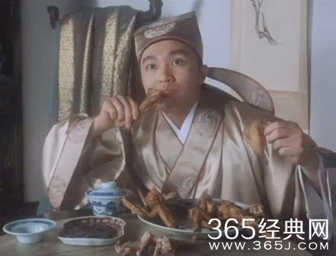 周星驰常在电影中吃鸡腿 背后原因超辛酸