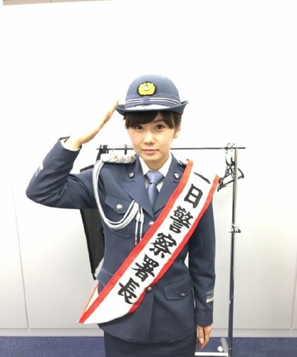 福原爱当一日警察 穿制服敬礼英姿飒爽