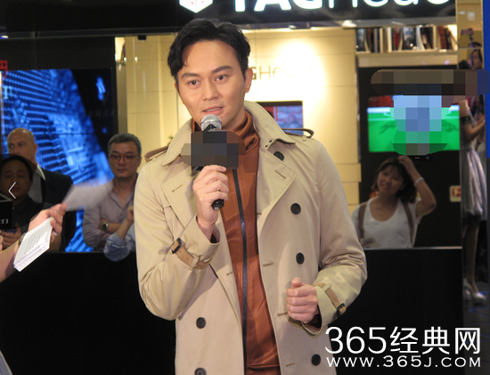 张智霖拍得名包送太太：不要说了心如刀割