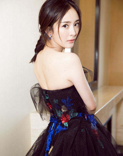 “仙剑三美”合体亮相 杨幂刘诗诗破不合传闻