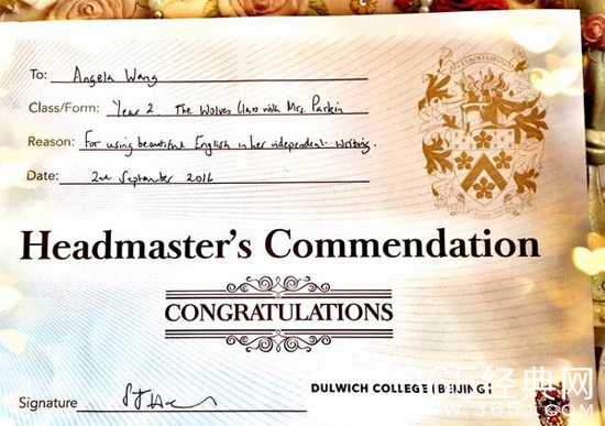 王岳伦晒与女儿合影 父女俩表情动作神同步