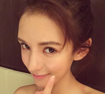 王思聪前女友进化史遭扒：小土妞变网红白富美