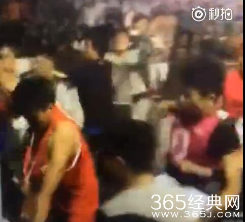 吴悠昆明打街球被打 打人者被当做民族英雄