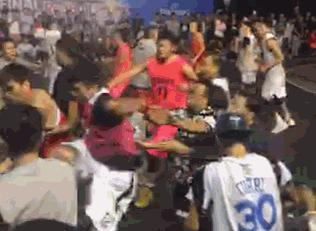 吴悠昆明打街球被打 打人者被当做民族英雄