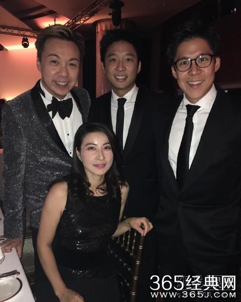 众星拱月！郭晶晶优雅亮相老公小叔子随行