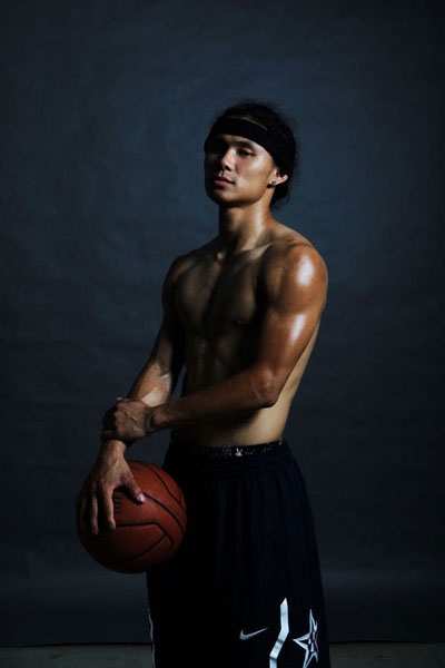 吴悠昆明打街球被打 打人者被当做民族英雄