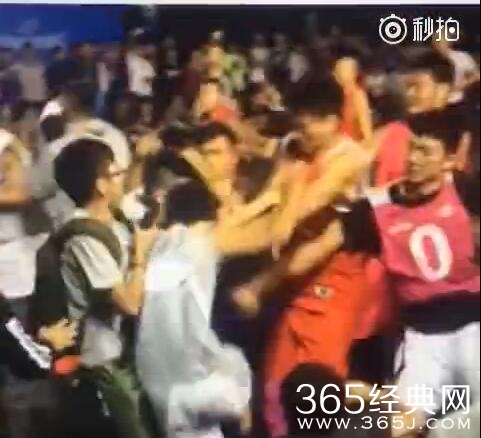 吴悠昆明打街球被打 打人者被当做民族英雄