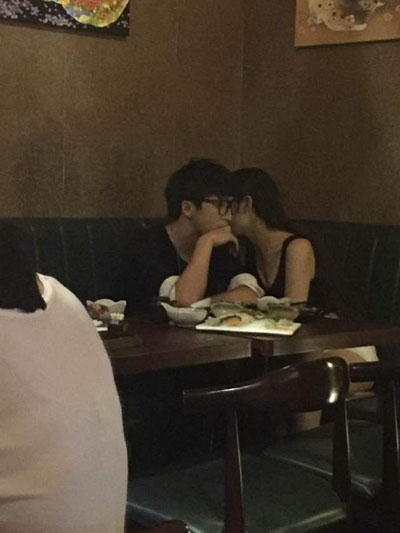 新恋情？疑似薛之谦与不明女子喂食照曝光