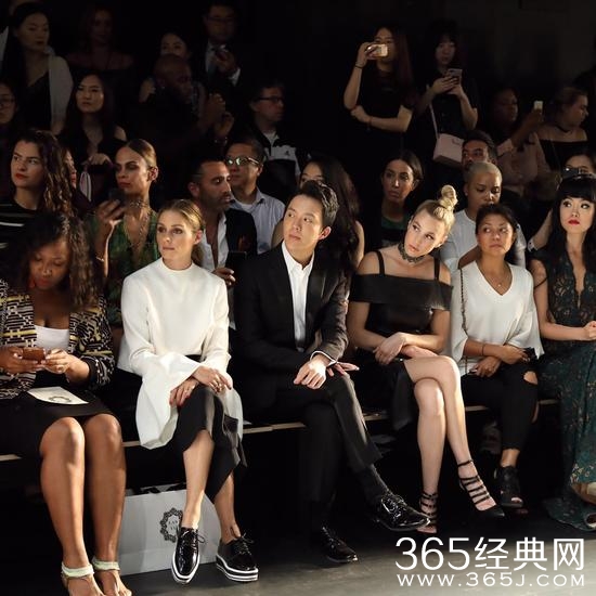 李云迪Olivia纽约看兰玉秀 跨界时尚受关注