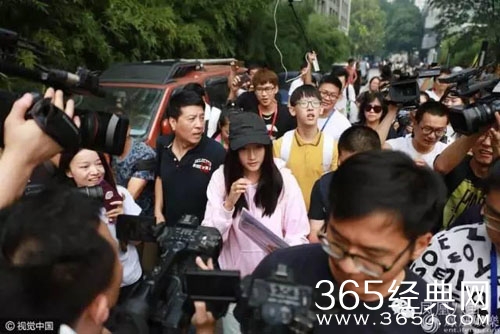 开学才几天 关晓彤和室友就被传有矛盾了