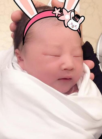 赵文卓喜得第三胎小公主 女儿乖巧圆润长相甜美