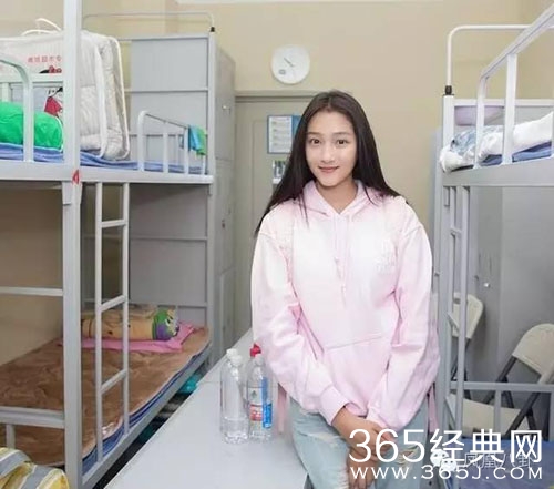 开学才几天 关晓彤和室友就被传有矛盾了