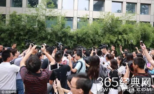 开学才几天 关晓彤和室友就被传有矛盾了