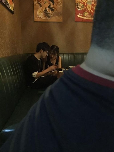 新恋情？疑似薛之谦与不明女子喂食照曝光