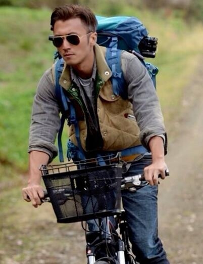 谢霆锋晒全家福 画面非常温馨满满都是爱