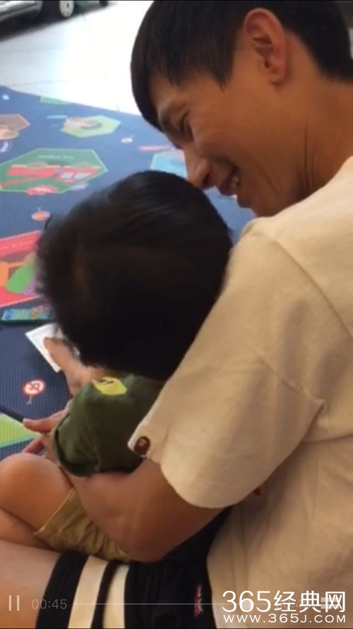 陈楚生微博晒与儿子合唱视频为其庆生