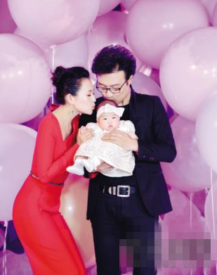 章子怡带女儿参加电影节 软磨硬泡汪峰才批准