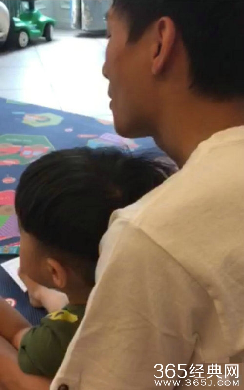 陈楚生微博晒与儿子合唱视频为其庆生