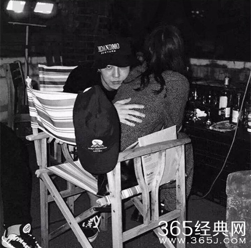 权志龙小松菜奈私密照被曝 亲密十指紧扣