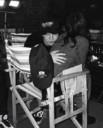 权志龙小松菜奈私密床照曝光 两人恋情公开