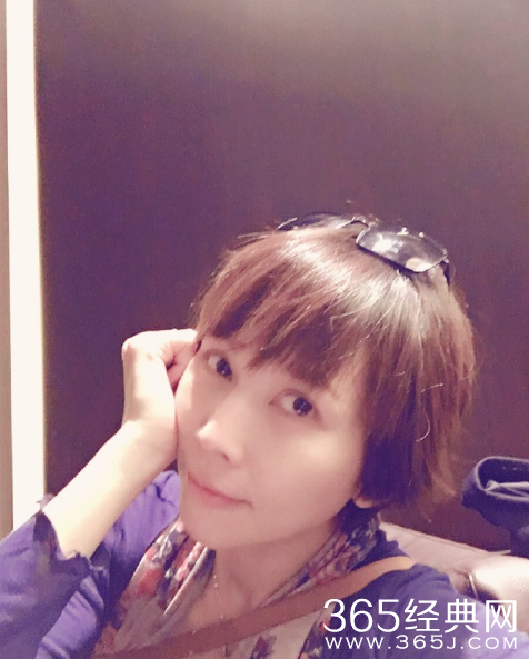 蔡少芬清晨晒超级素颜照 网友齐喊：娘娘早