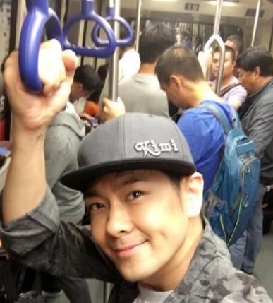 林志颖北京坐公车 周围都是人居然无人识