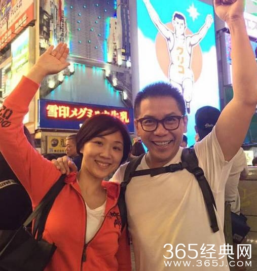 尴尬了！台男星与小18岁妻子出游被误解“陪小三”