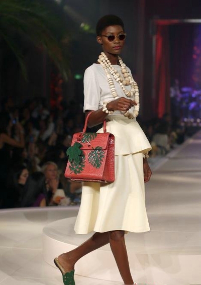 2017伦敦春夏时装周上演 超模化身水果走秀