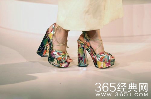 2017伦敦春夏时装周上演 超模化身水果走秀