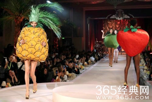 2017伦敦春夏时装周上演 超模化身水果走秀