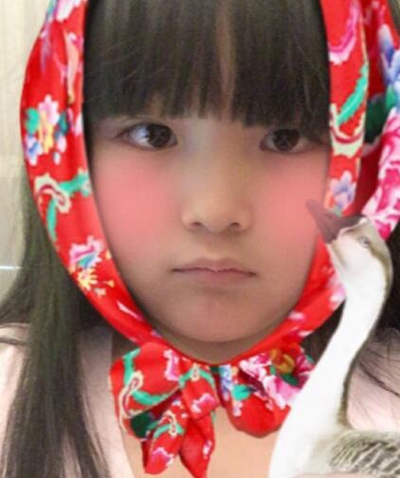 笑cry！王诗龄村姑造型曝光 展反差萌