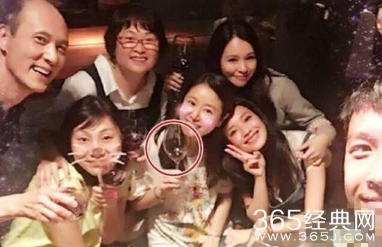 林心如怀孕4月喝酒惹争议 回击：海边人好多