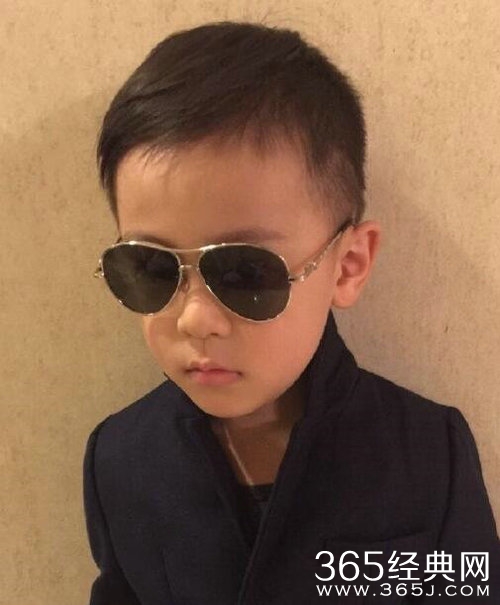 蔡国庆承认已婚加盟爸爸4 罕见晒出与儿子合影