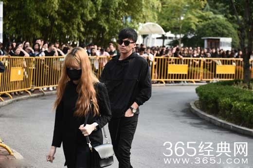 众星到达乔任梁追思会现场 陪伴最后一程