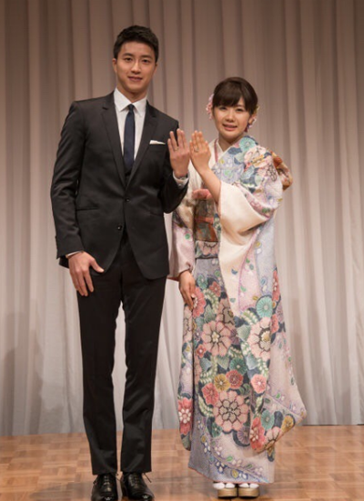 福原爱深夜晒钻戒秀恩爱 一不小心整出东北话